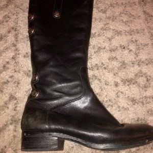 Black boots, women’s size 6.5